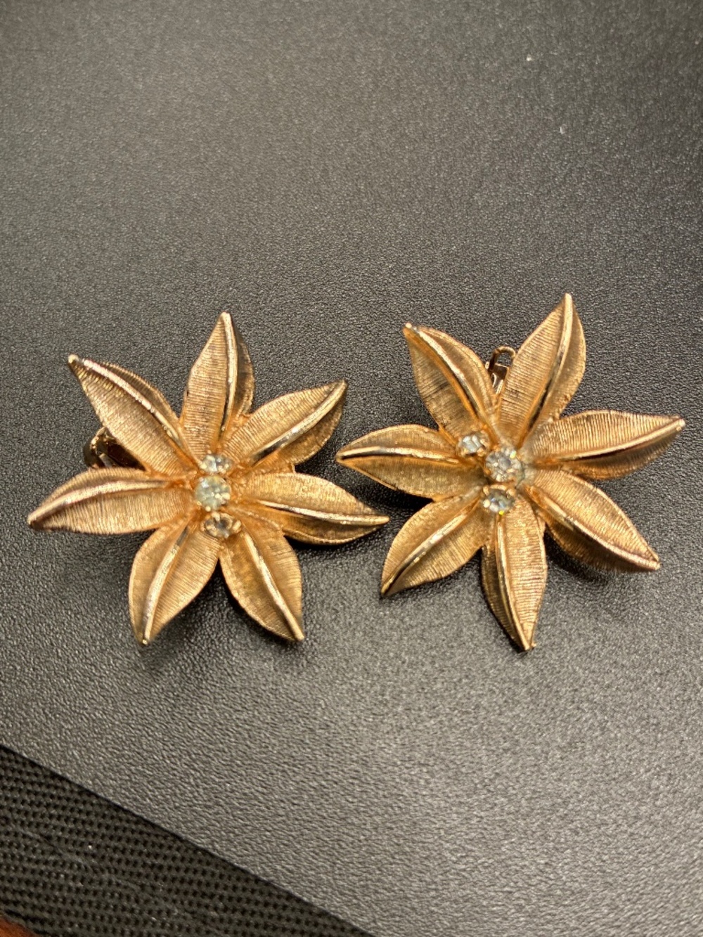 Vintage sunflower rhinestone 1970’s Sarah coventry brush gold clip on earrings.